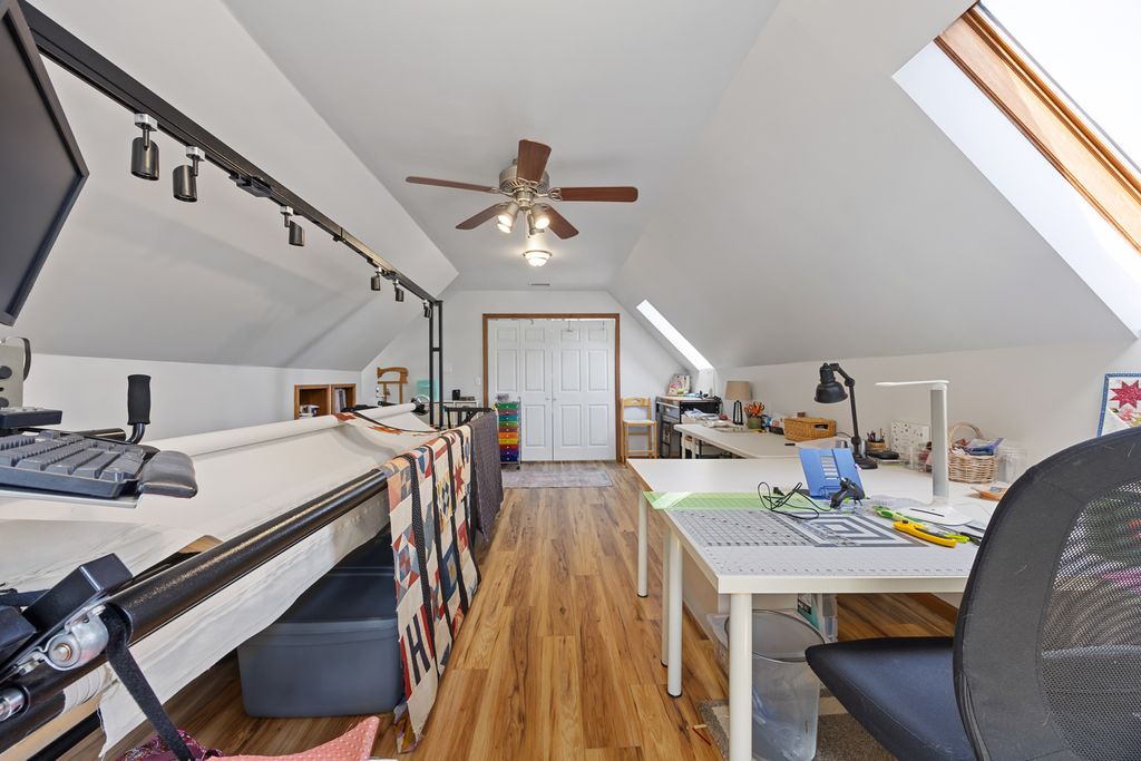 Image 43 of property listing at 18749 N Tolle Lane, Mt Vernon, IL 62864