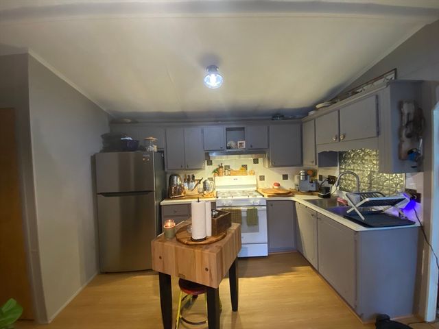 51 Crest Dr, Wareham, MA 02576