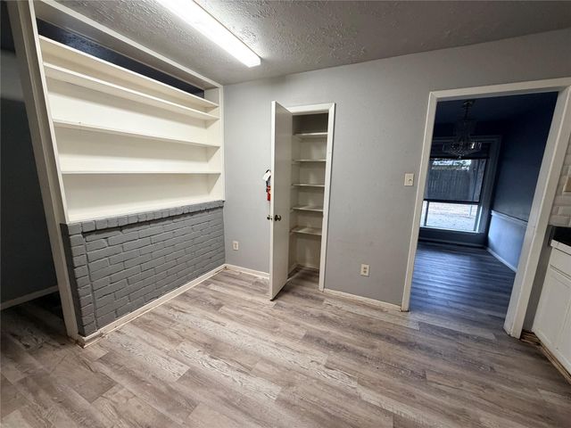 2731 Flintrock Circle, Houston, TX 77067