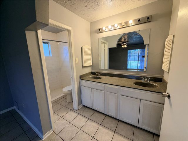 2731 Flintrock Circle, Houston, TX 77067