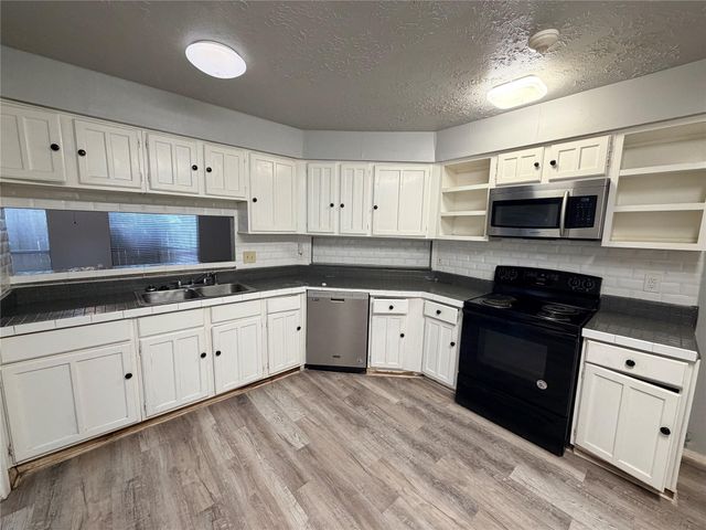 2731 Flintrock Circle, Houston, TX 77067