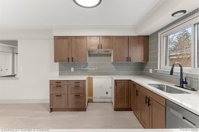 12215 Manor Drive, Southgate, MI 48195