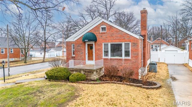 5689 Pernod Avenue, St Louis, MO 63139
