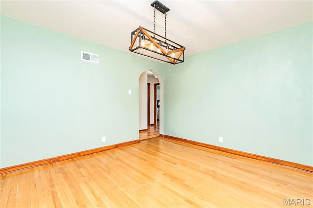 5689 Pernod Avenue, St Louis, MO 63139