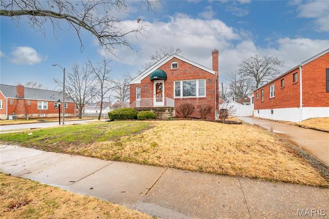 5689 Pernod Avenue, St Louis, MO 63139