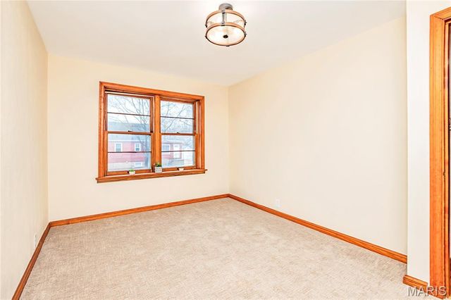 5689 Pernod Avenue, St Louis, MO 63139