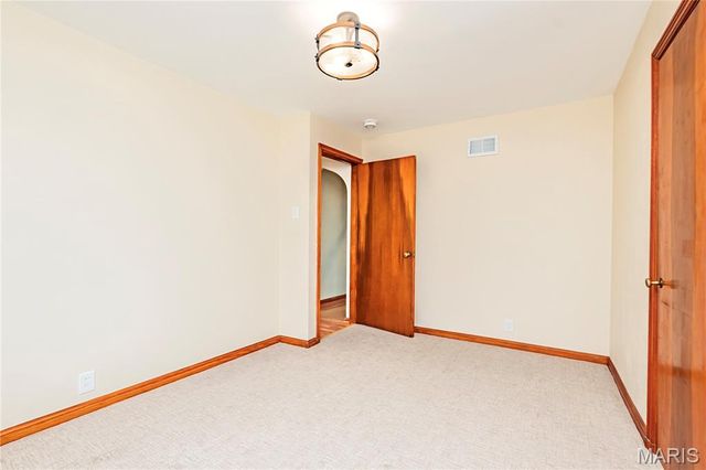 5689 Pernod Avenue, St Louis, MO 63139