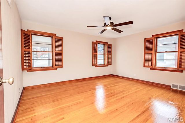 5689 Pernod Avenue, St Louis, MO 63139