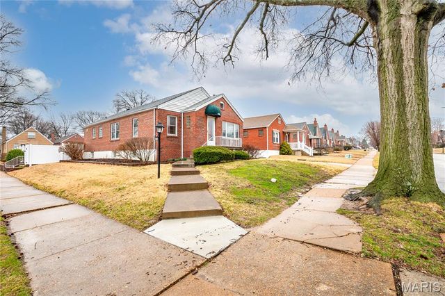 5689 Pernod Avenue, St Louis, MO 63139