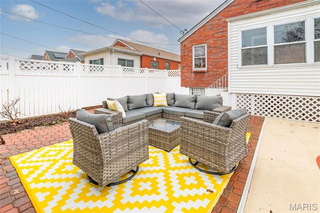 5689 Pernod Avenue, St Louis, MO 63139