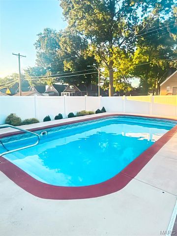 5689 Pernod Avenue, St Louis, MO 63139