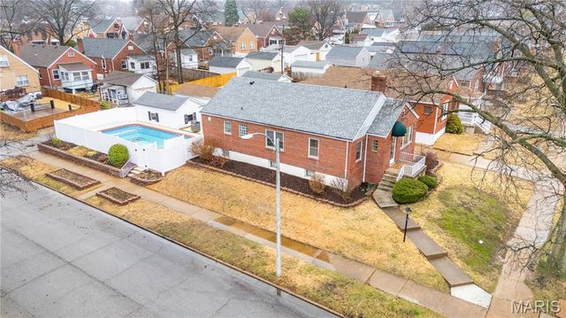 5689 Pernod Avenue, St Louis, MO 63139