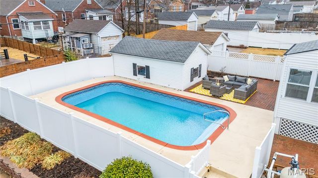 5689 Pernod Avenue, St Louis, MO 63139