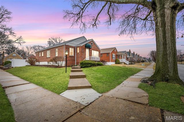 5689 Pernod Avenue, St Louis, MO 63139