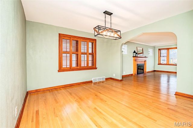 5689 Pernod Avenue, St Louis, MO 63139