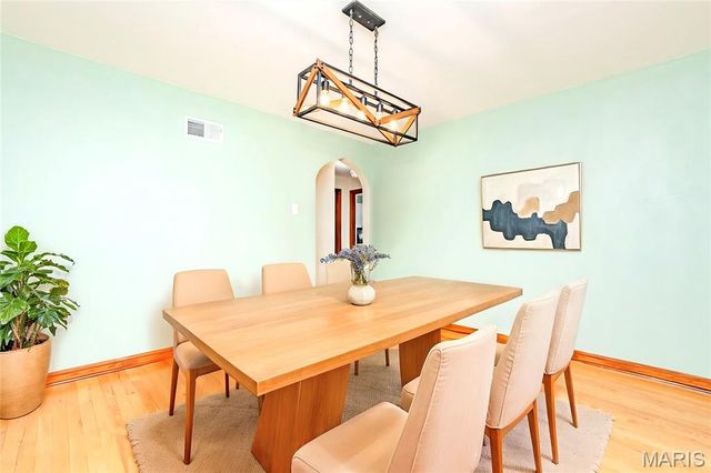 5689 Pernod Avenue, St Louis, MO 63139