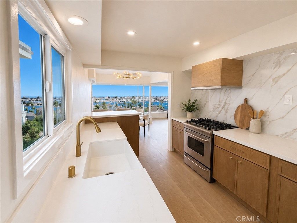 Image 5 of property listing at 801 Kings, Newport Beach, CA 92663