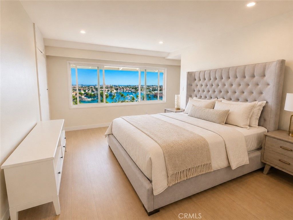 Image 7 of property listing at 801 Kings, Newport Beach, CA 92663