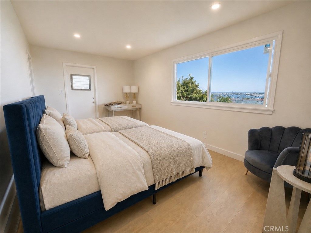 Image 8 of property listing at 801 Kings, Newport Beach, CA 92663