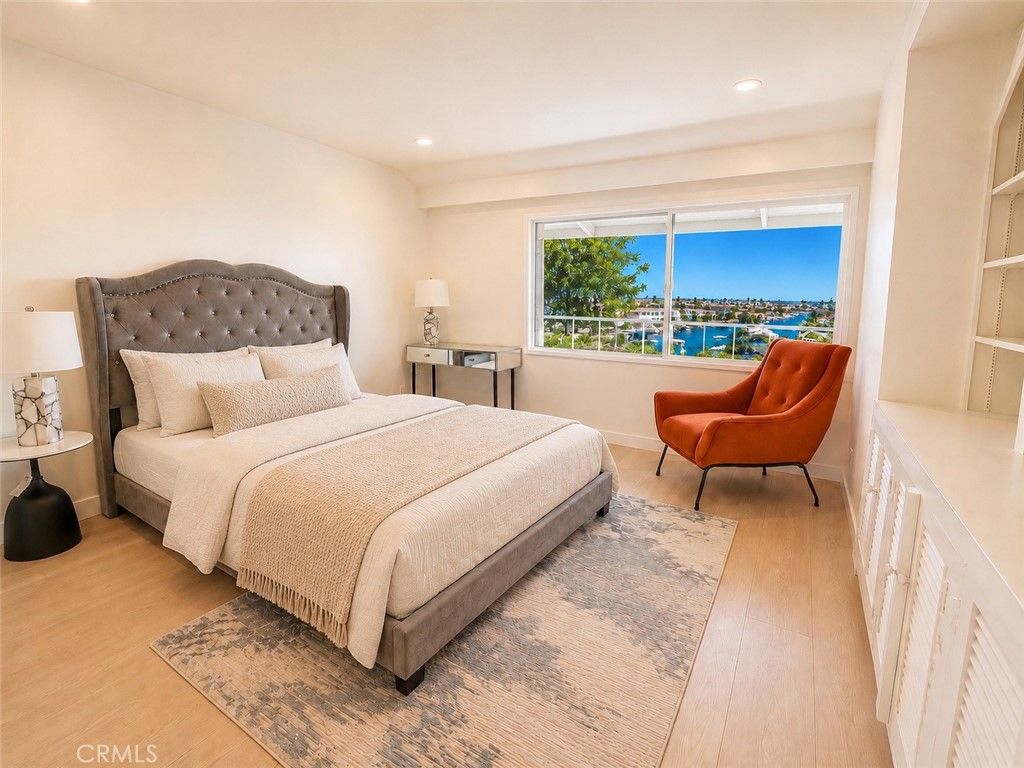 Image 9 of property listing at 801 Kings, Newport Beach, CA 92663