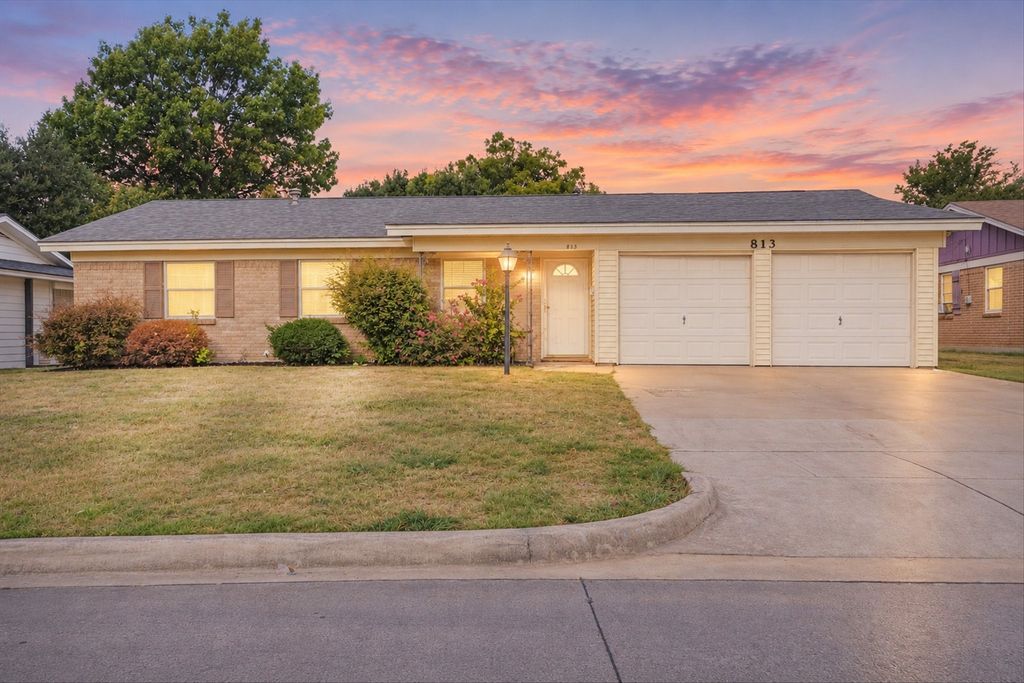 813 Jerry Lane, Bedford, TX 76022 — exterior