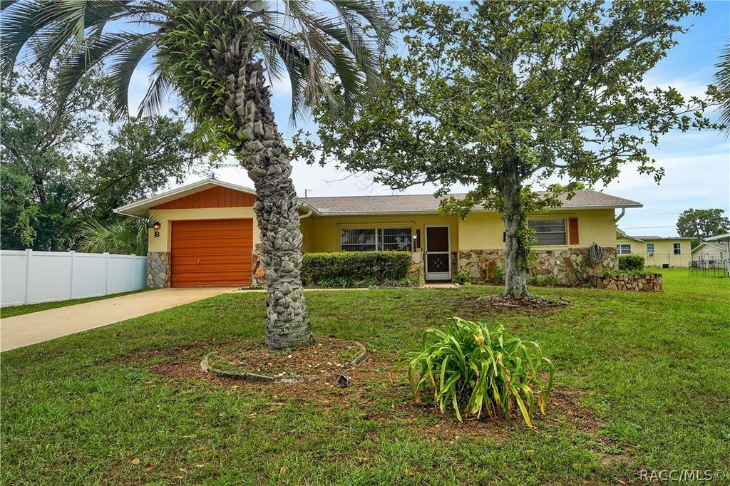 8 SJ Kellner Boulevard, Beverly Hills, FL 34465