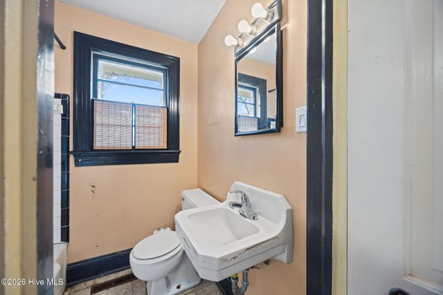 1709 S Elm Street, Greenville, NC 27858