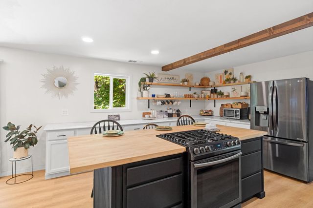 4934 Cedar Dr, Camino, CA 95709