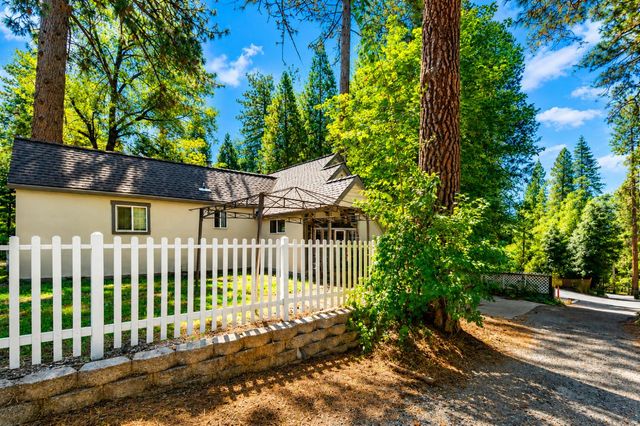 4934 Cedar Dr, Camino, CA 95709