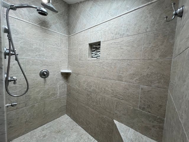 41 Cleveland Ave 41, Braintree, MA 02184