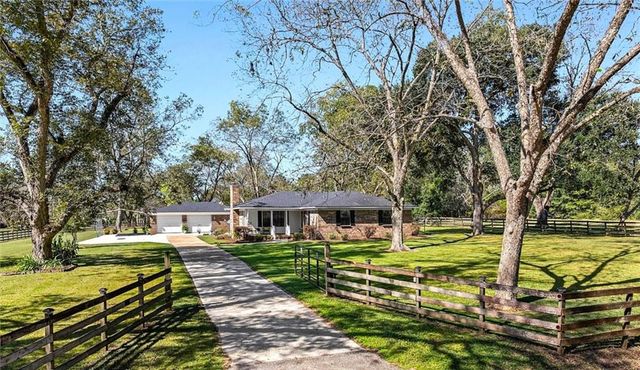 8090 Murray Hill Road, Irvington, AL 36544