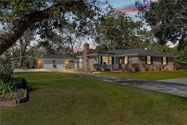 8090 Murray Hill Road, Irvington, AL 36544