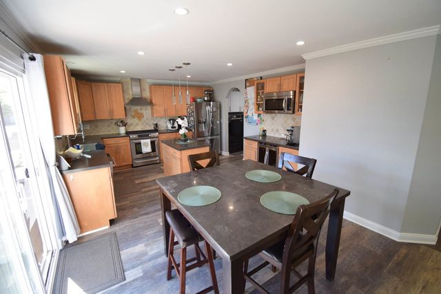 2002 Kennedy Drive, Mchenry, IL 60050