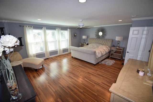 2002 Kennedy Drive, Mchenry, IL 60050