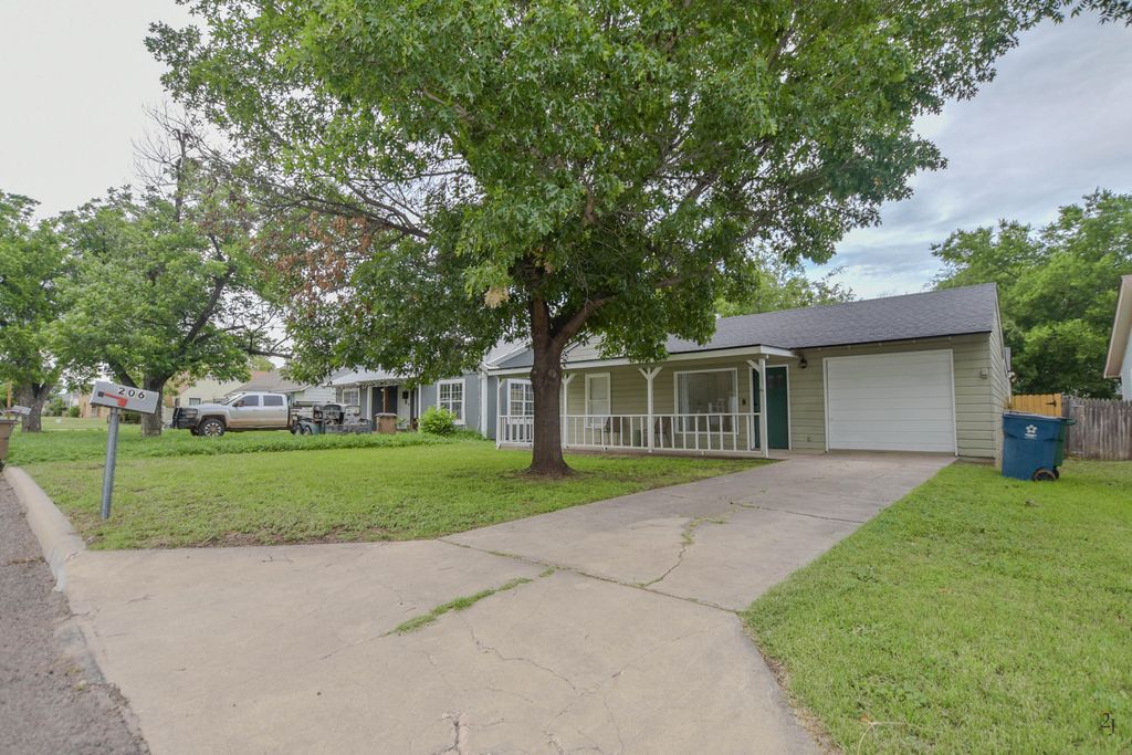206 N Bishop Street, San Angelo, TX 76901