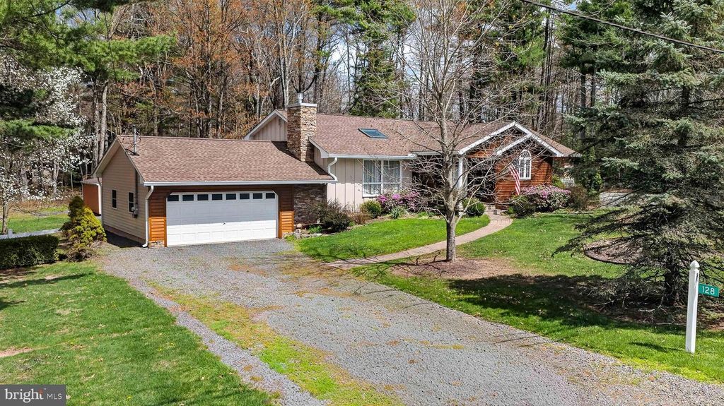 128 NAKORA DR, Blakeslee, PA 18610
