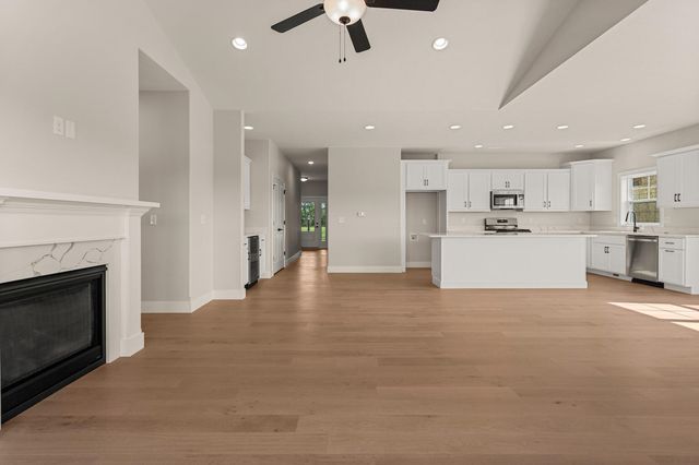 19 Meadow Drive, Monticello, IL 61856