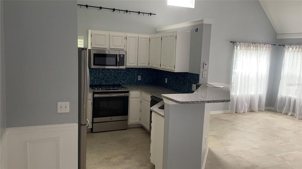 Image 8 of property listing at 3368 PARKCHESTER SQUARE BOULEVARD 202, Orlando, FL 32835