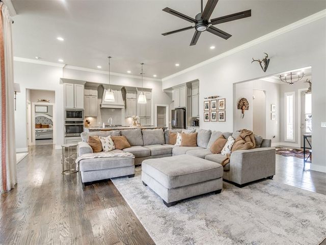 4304 Bridge Wood Lane, Oklahoma City, OK 73179