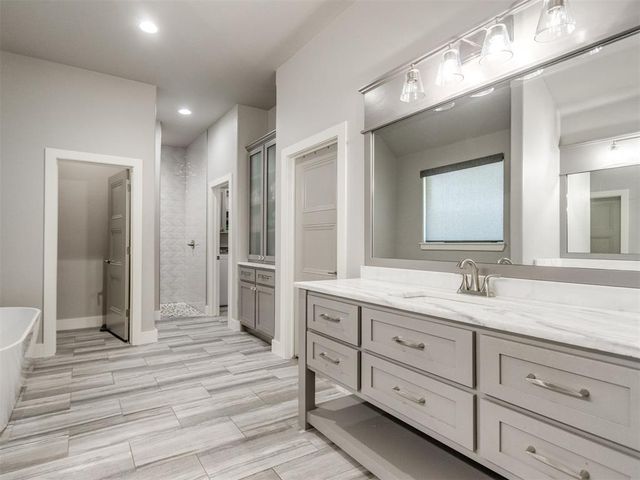 4304 Bridge Wood Lane, Oklahoma City, OK 73179