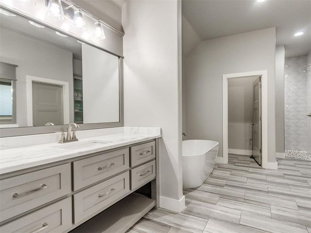 4304 Bridge Wood Lane, Oklahoma City, OK 73179