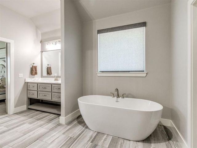 4304 Bridge Wood Lane, Oklahoma City, OK 73179