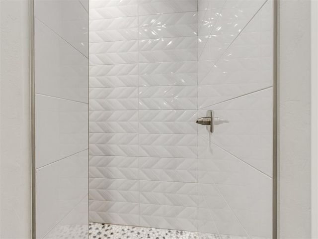 4304 Bridge Wood Lane, Oklahoma City, OK 73179