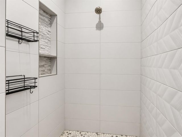 4304 Bridge Wood Lane, Oklahoma City, OK 73179