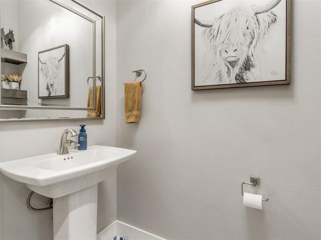 4304 Bridge Wood Lane, Oklahoma City, OK 73179