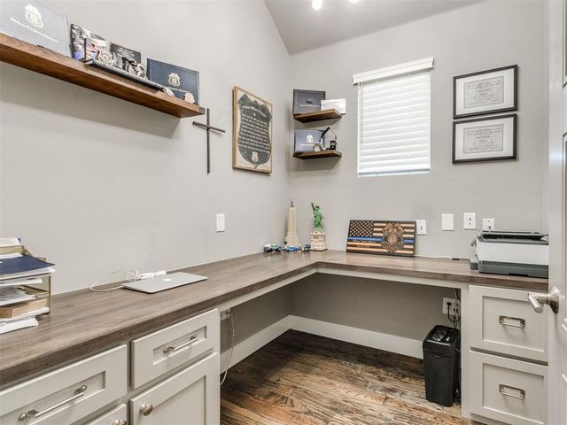 4304 Bridge Wood Lane, Oklahoma City, OK 73179