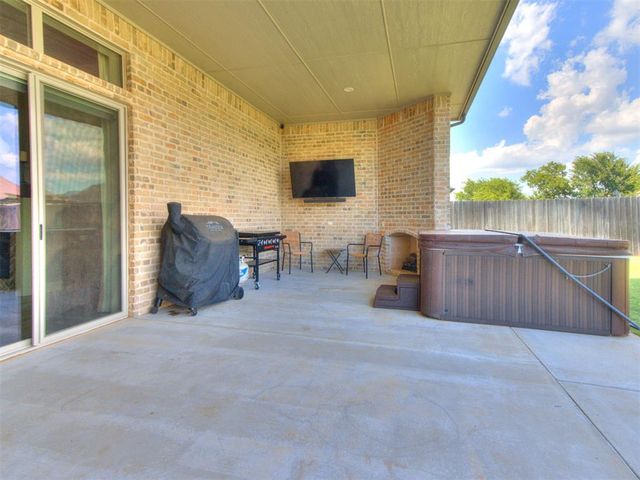 4304 Bridge Wood Lane, Oklahoma City, OK 73179