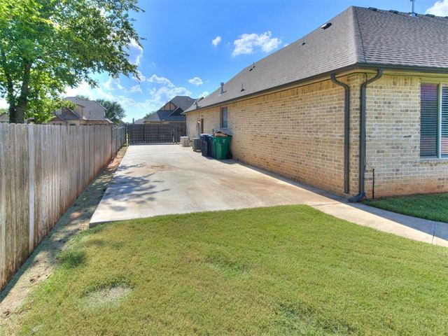 4304 Bridge Wood Lane, Oklahoma City, OK 73179
