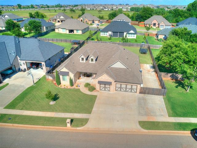 4304 Bridge Wood Lane, Oklahoma City, OK 73179