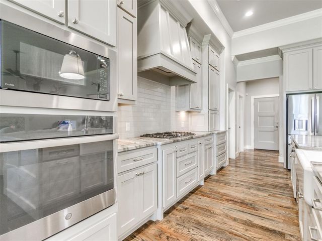 4304 Bridge Wood Lane, Oklahoma City, OK 73179